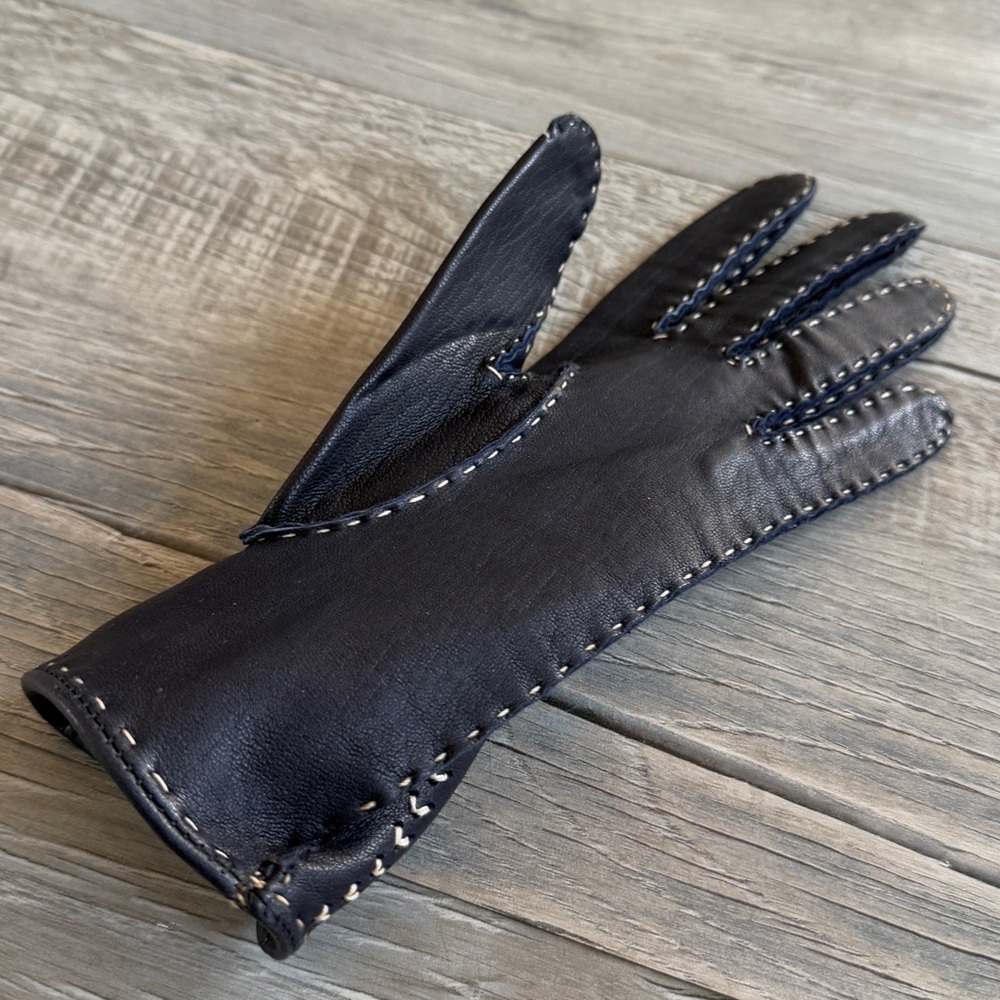 Vintage Leather Whipstitched Driving Gloves in Navy (size XS) - Picture 7 of 11
